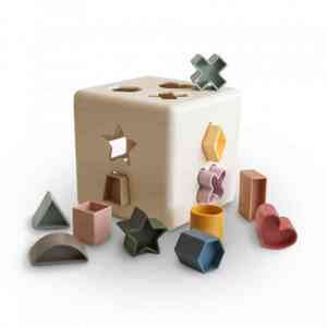 Mushie hračka na vkladanie tvarov - kocka